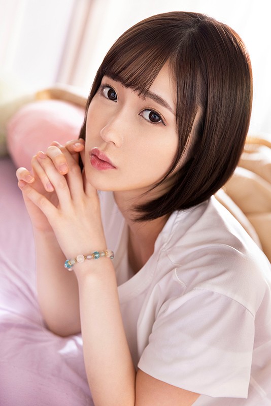 天然小惡魔！  C罩杯纖瘦美少女天然花音改名為「天然美月」新片不間斷！