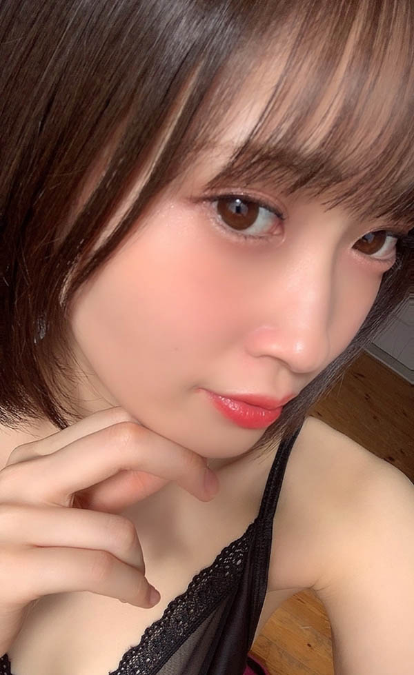 天然小惡魔！  C罩杯纖瘦美少女天然花音改名為「天然美月」新片不間斷！