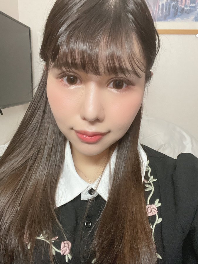 自割蛇信！  20歲獸醫護理師學系女大學生「乙葉柚希」出道超鬥M性格爆發？  ！