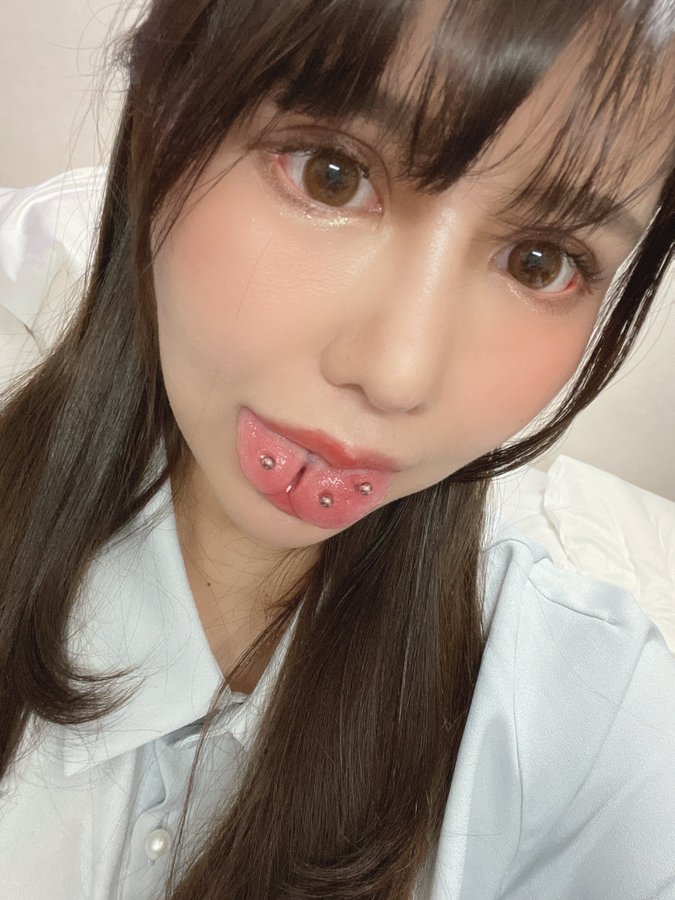 自割蛇信！  20歲獸醫護理師學系女大學生「乙葉柚希」出道超鬥M性格爆發？  ！