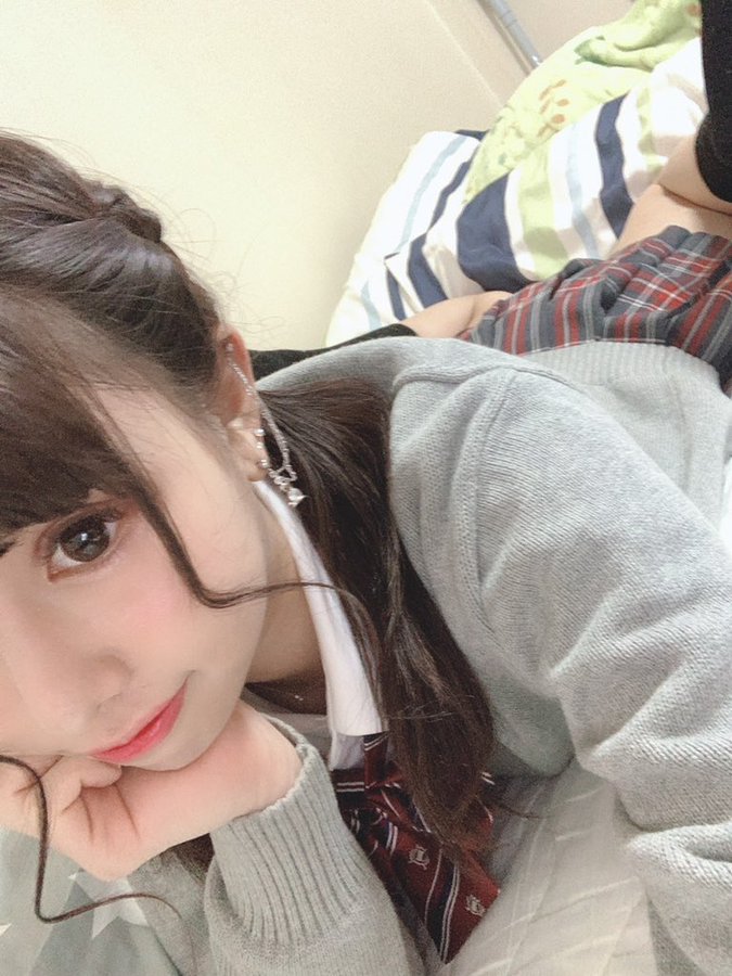 自割蛇信！  20歲獸醫護理師學系女大學生「乙葉柚希」出道超鬥M性格爆發？  ！