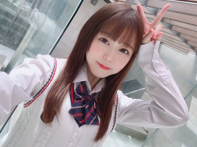 清純大眼！  E罩杯小馬美少女「成瀬葵」出道！