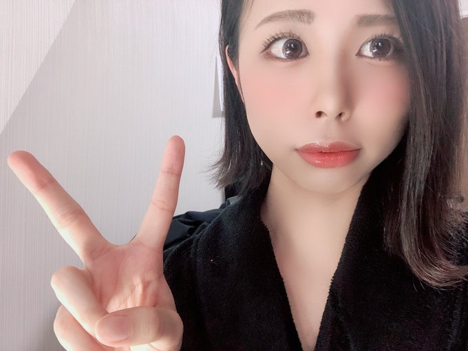 蜜唇大眼！魔鬼身材新人「藤咲玲央奈」出道、自曝私底下超宅最愛動漫！