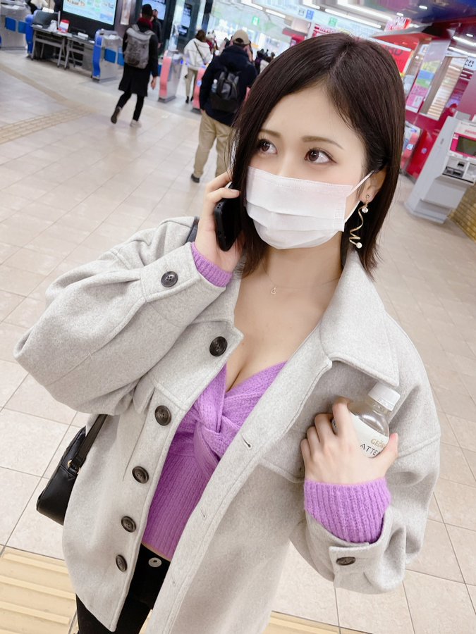 蜜唇大眼！魔鬼身材新人「藤咲玲央奈」出道、自曝私底下超宅最愛動漫！