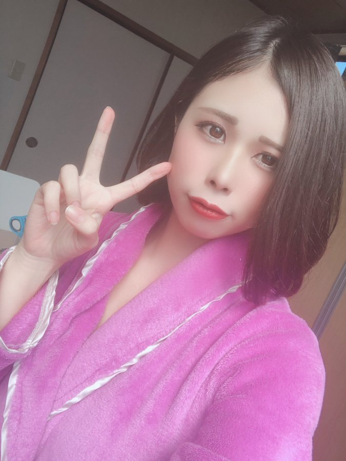 蜜唇大眼！魔鬼身材新人「藤咲玲央奈」出道、自曝私底下超宅最愛動漫！