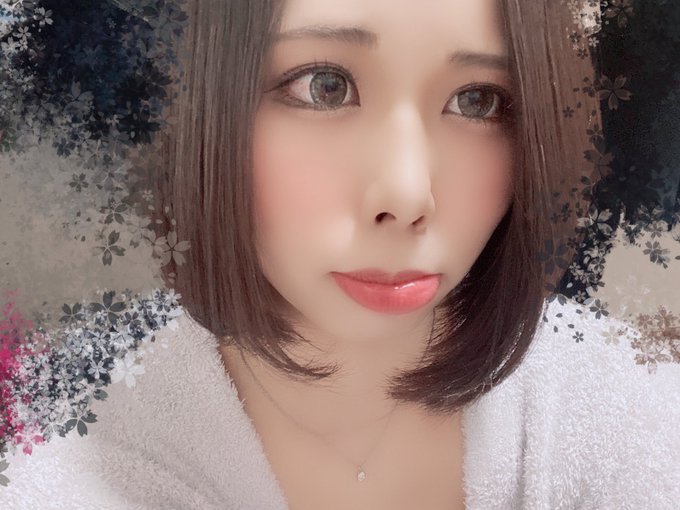 蜜唇大眼！魔鬼身材新人「藤咲玲央奈」出道、自曝私底下超宅最愛動漫！