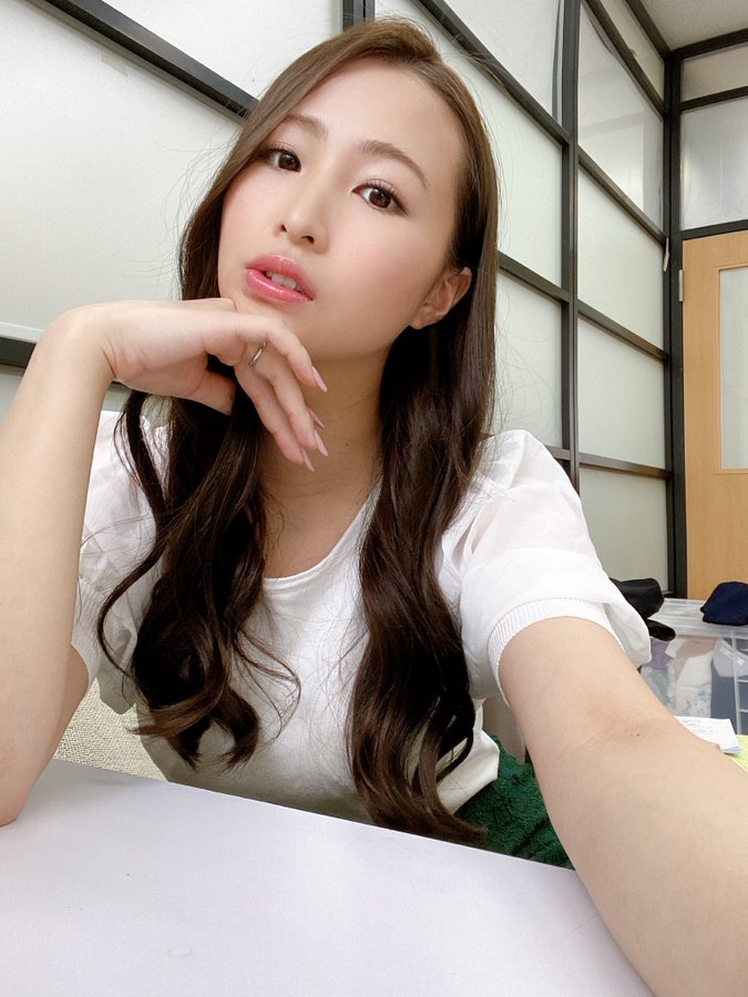 嫵媚性感！  C罩杯26歲地方妻子「三尾惠」出道！