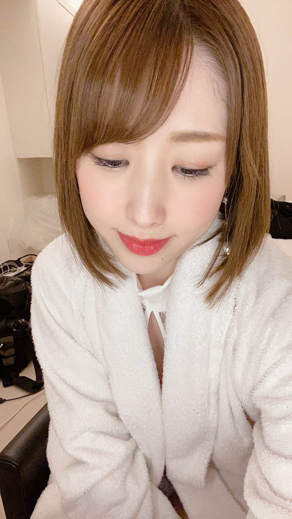 移動式費洛蒙！  F罩杯火辣美女「黒井愛菜」出道自稱天生肉慾！