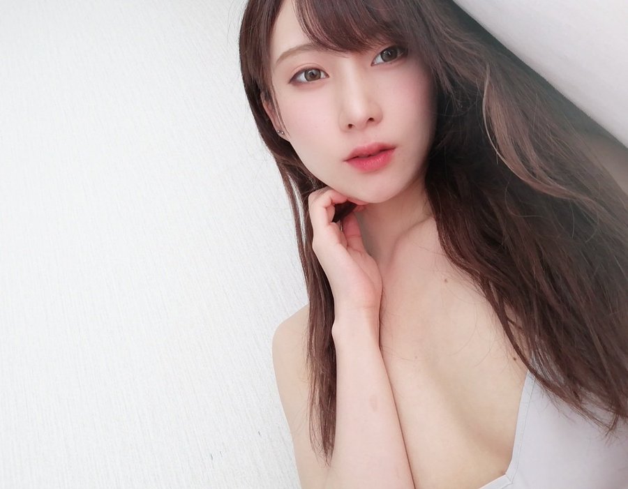 隱藏版素人新人！雪白微乳美女「廿楽真理」身兼看護師出道！