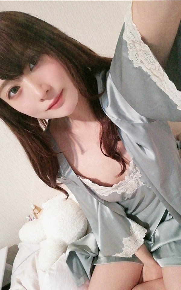 隱藏版素人新人！雪白微乳美女「廿楽真理」身兼看護師出道！