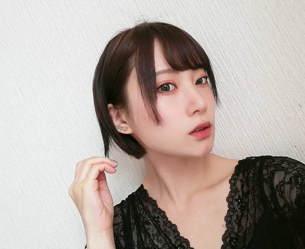 隱藏版素人新人！雪白微乳美女「廿楽真理」身兼看護師出道！