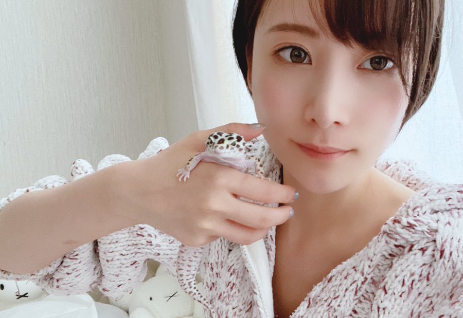 隱藏版素人新人！雪白微乳美女「廿楽真理」身兼看護師出道！