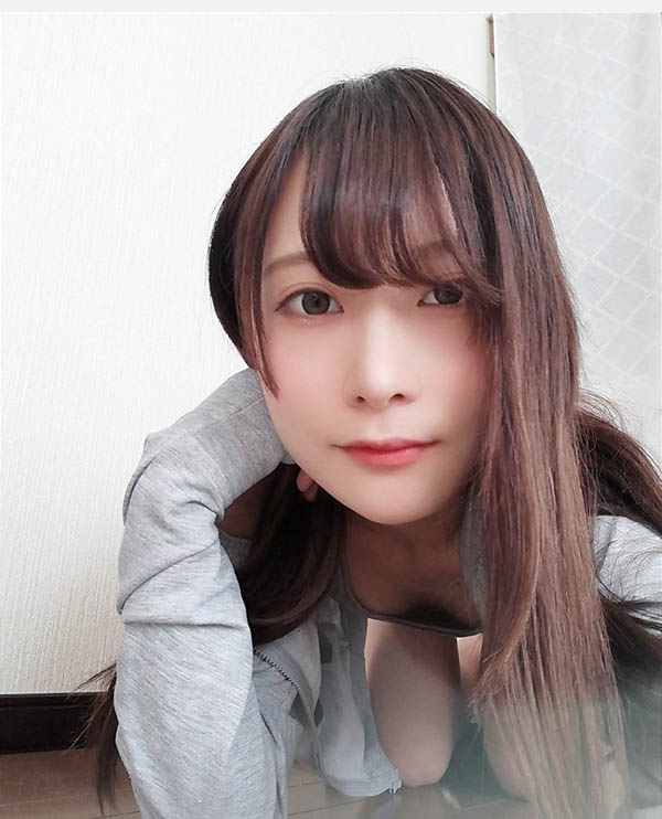 隱藏版素人新人！雪白微乳美女「廿楽真理」身兼看護師出道！