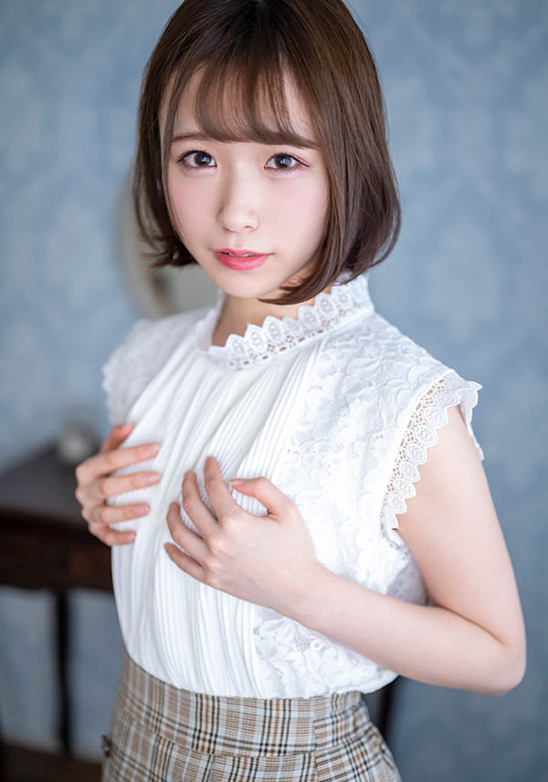 多益800分！雪嫩高學歷女大生「真白美生」因疫情寂寞難耐出道！