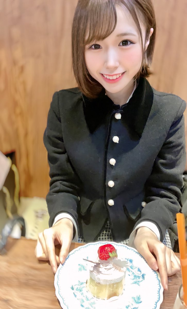 多益800分！雪嫩高學歷女大生「真白美生」因疫情寂寞難耐出道！