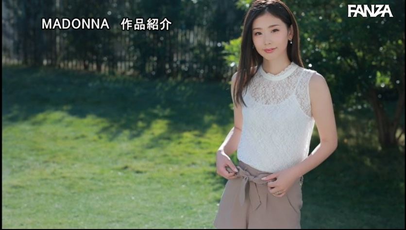 夢幻8.5頭身！嫵媚淚痣美女妻「小松杏」出道！