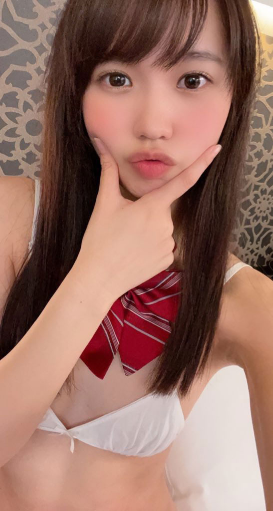 曾經進行過偶像活動！嬌小美少女「高山鈴」出道、嬌喊最愛色色的事！