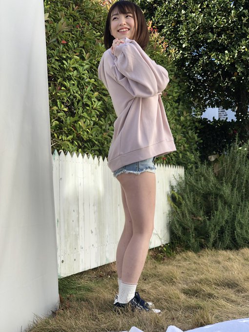 被耽擱的漫畫家新人！  D罩杯元氣美少女「花漾麻衣」出道！