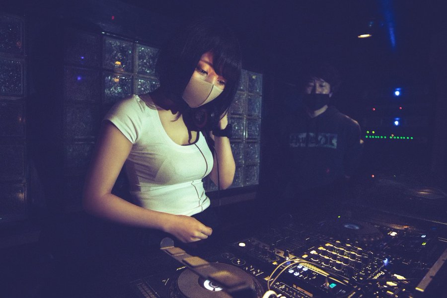 30萬人追蹤！超人氣H罩杯寫真偶像「安位薰」出道後宣布成為S1專屬新人女優！