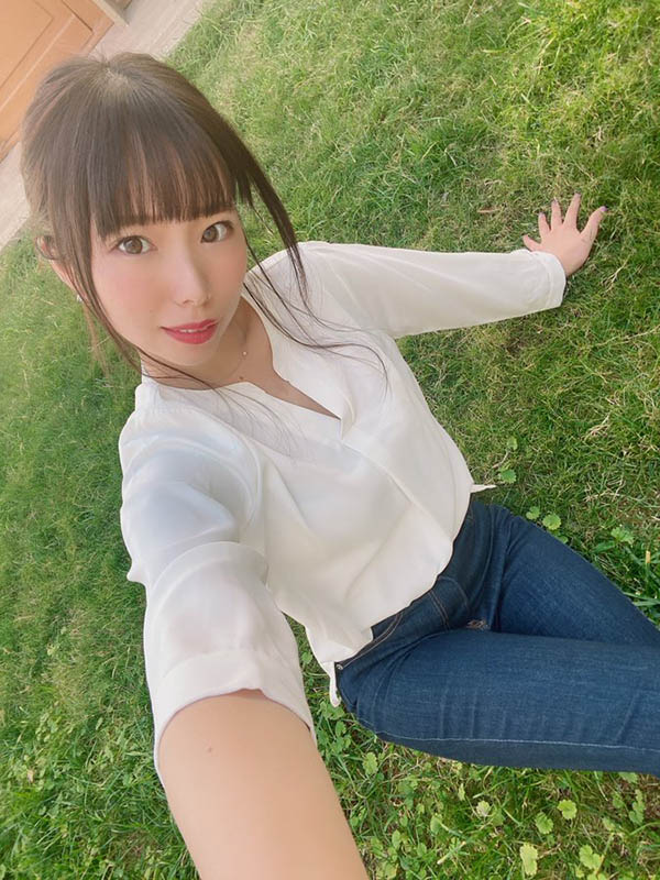 眼鏡誘惑！  D罩杯性感服裝設計師「美波小津繪」出道、毛衣底下藏不住波濤洶湧！