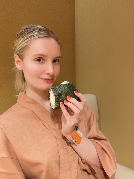 說日語的北歐精靈！  177超長腿白人美少女「艾瑪羅倫斯」正式改名透露新作即將推出！