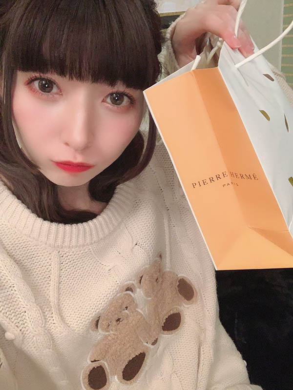 數萬人追蹤暗黑網紅下海！ 貧乳長腿美少女「楠美芽瑠」出道！推特福利看不完