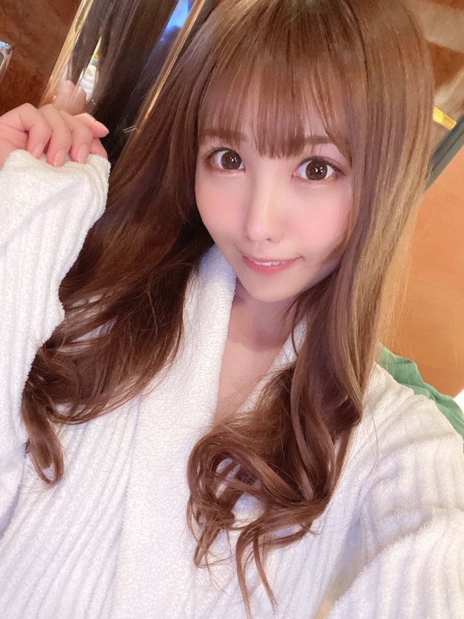 泳裝比賽後冠！  F罩杯巨乳美少女「朝日奈華蓮」出道大秀冠軍級身材！