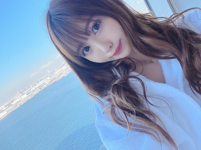 泳裝比賽後冠！  F罩杯巨乳美少女「朝日奈華蓮」出道大秀冠軍級身材！