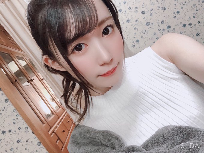 能姐能妹！ 美少女大學生新人「琴石夢琉」可愛水手服、嬌滴滴女僕裝亮相！