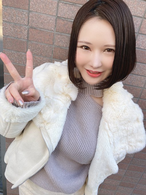 現役新體操選手！ 雪嫩白皙G罩杯美女新人「皆川瑠衣」出道自曝最愛邊喝酒邊…！