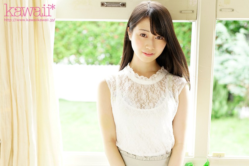 期末考與拍片兼顧！ 嫩白甜E罩杯女大學生新人「吉野裡奈」素顏亮相！