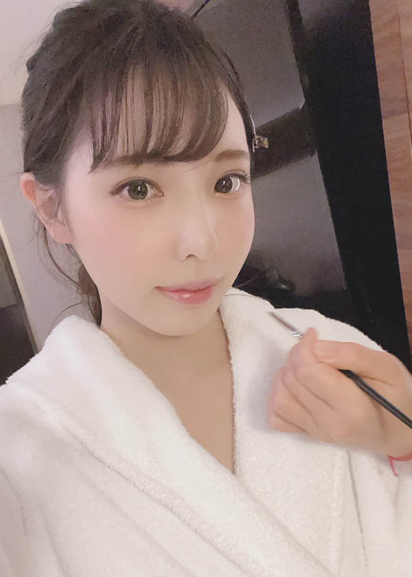 和服老店千金！  C罩杯氣質美少女「白桃花」忘不了拍攝時的快感再次上京拍片！