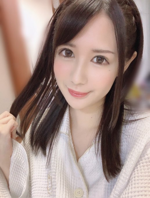 清純甜美！ 24歲制服美少女「杏羽花蓮」能演人妻也能演學生妹！