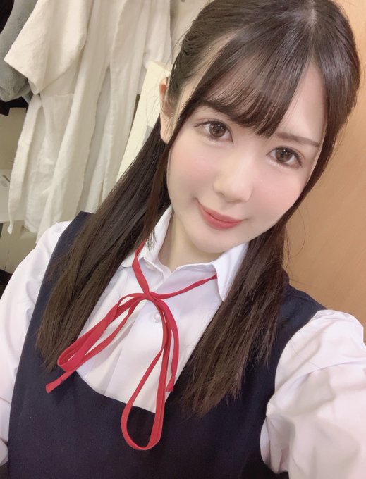 清純甜美！ 24歲制服美少女「杏羽花蓮」能演人妻也能演學生妹！