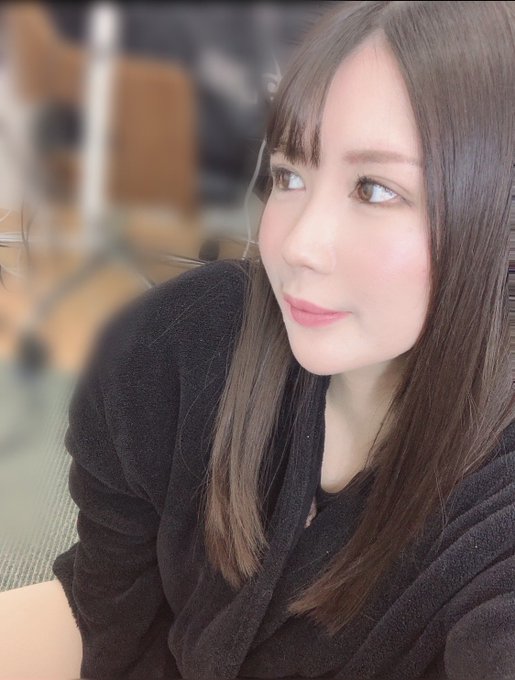 清純甜美！ 24歲制服美少女「杏羽花蓮」能演人妻也能演學生妹！