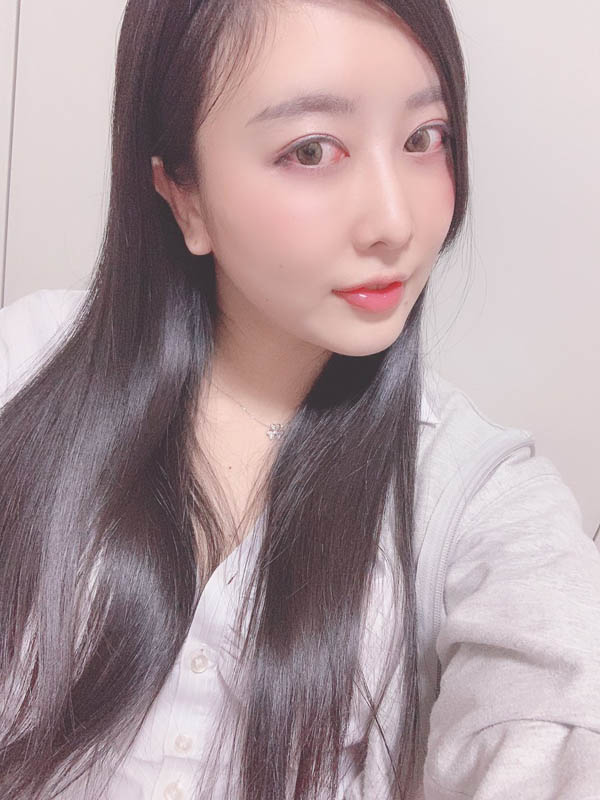 白雪氣質系！ 169公分長腿美女「榊夏蓮」出道！