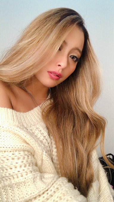 古銅色小麥肌！ 黑肉辣妹新人「蘭華」其實是下過馬的那位…！