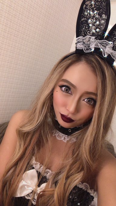 古銅色小麥肌！ 黑肉辣妹新人「蘭華」其實是下過馬的那位…！