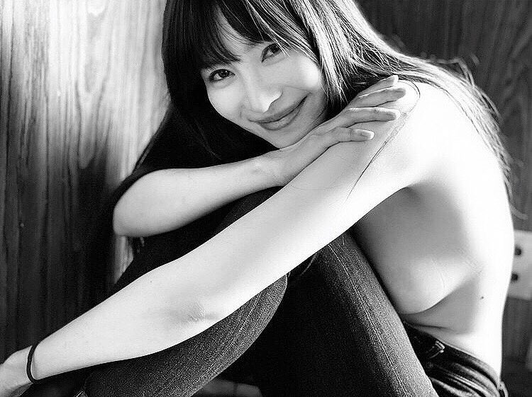 活動再開！ 性感腰窩女神「小野夕子」本月登上週刊獻身火辣寫真！