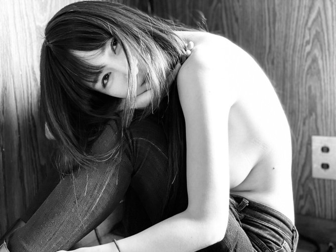 活動再開！ 性感腰窩女神「小野夕子」本月登上週刊獻身火辣寫真！