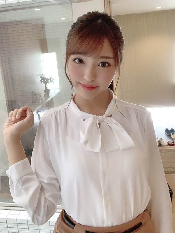 片海戰術！ 24歲D罩杯甜美新人「木下日葵」出道八個月搶下銷售季軍力壓三上悠亞！