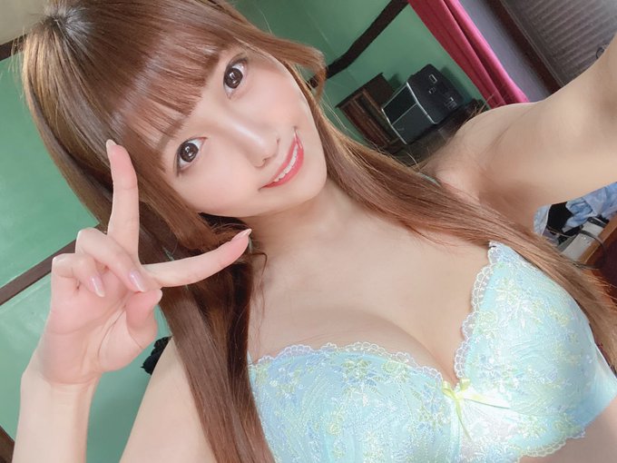 泳裝比賽後冠！  F罩杯巨乳美少女「朝日奈華蓮」出道大秀冠軍級身材！