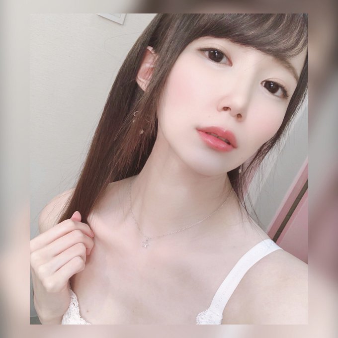 能姐能妹！ 美少女大學生新人「琴石夢琉」可愛水手服、嬌滴滴女僕裝亮相！