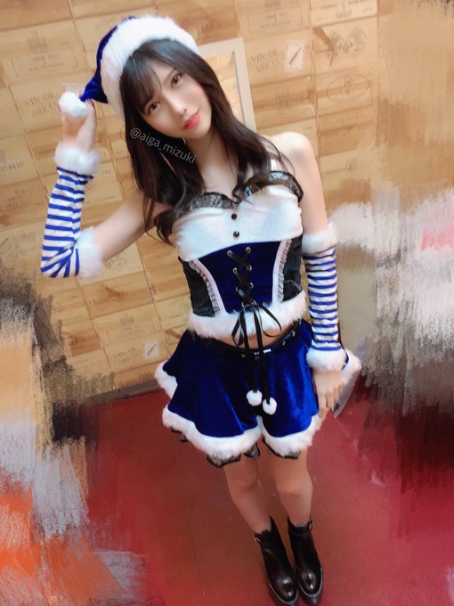 修長美腿！ 雪白美少女「藍芽水月」跨年放送火辣兔女郎裝扮恭賀新喜！