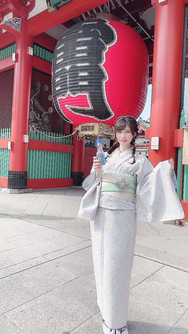 修長美腿！ 雪白美少女「藍芽水月」跨年放送火辣兔女郎裝扮恭賀新喜！