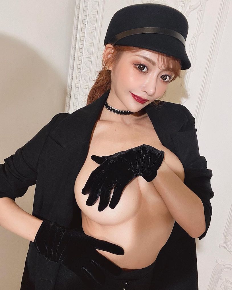 大尺度！明日花「一過新年就全裸」，用「G杯胴體」感謝粉絲陪伴！