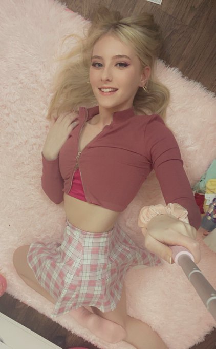 金髮碧眼！ 讓全日本男性瘋狂的性感洋娃娃「Melody」推特表示想再回日本拍新作品！