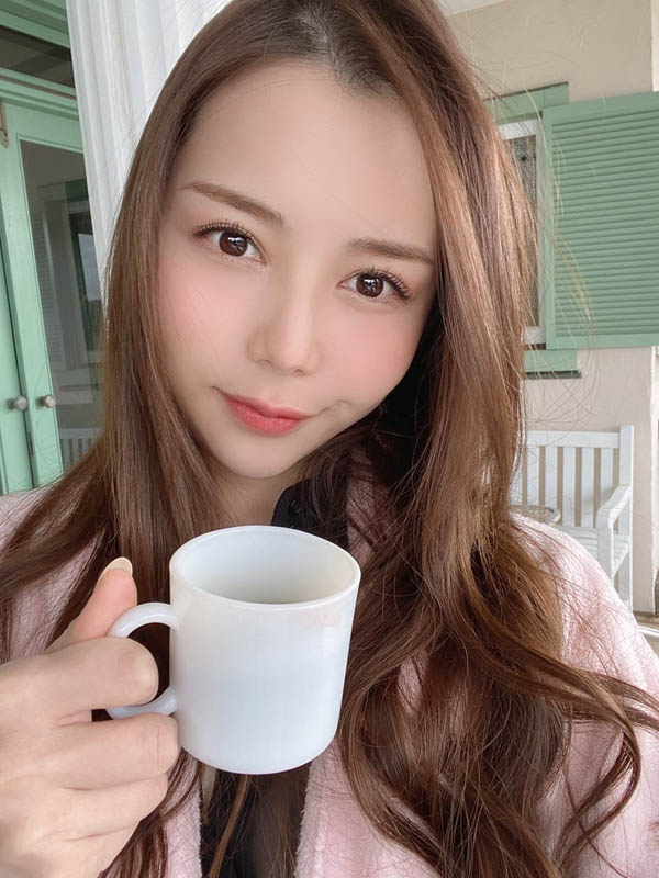 8頭身雪白長腿！ F罩杯現役寫真偶像「白峰美羽」出道！