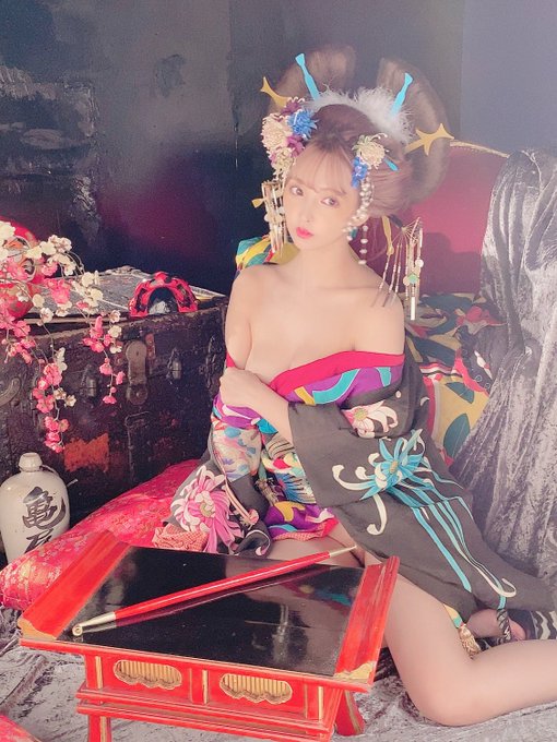 日本第一性愛Cosplayer! 暗黑國民偶像「三上悠亞」推特大秀新作各種爆乳角色裝扮!