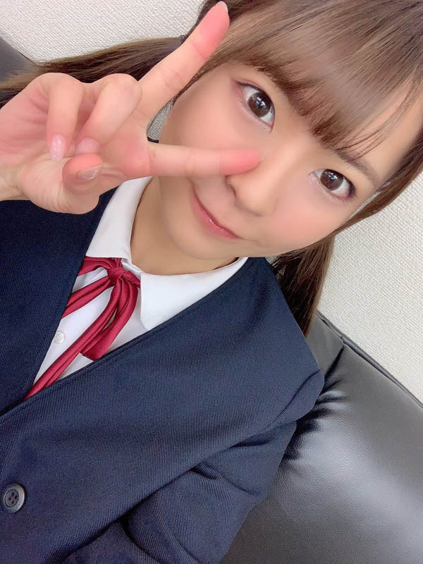 解除封印！ 20歲美少女「東條夏」轉型拍片機器，未來一個月將狂發18片新作！